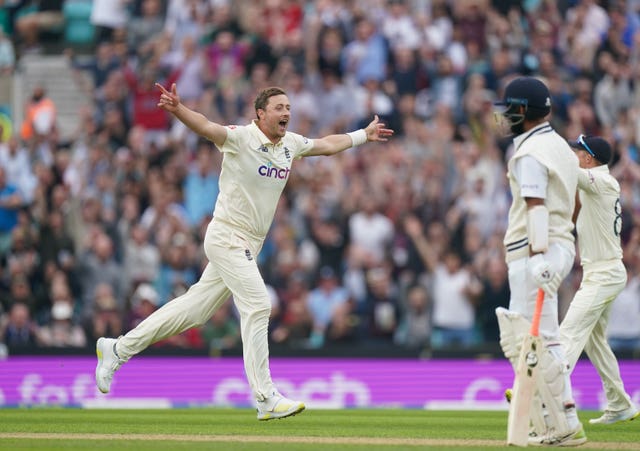 Ollie Robinson struck twice in the first over of the new ball 