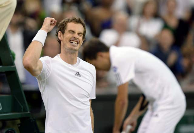 Murray celebrates with Jerzy Janowicz in the background