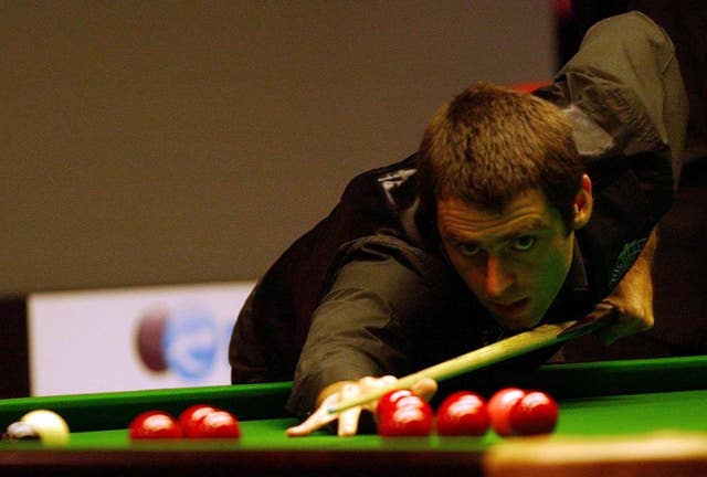 Ronnie O'Sullivan playing left-handed