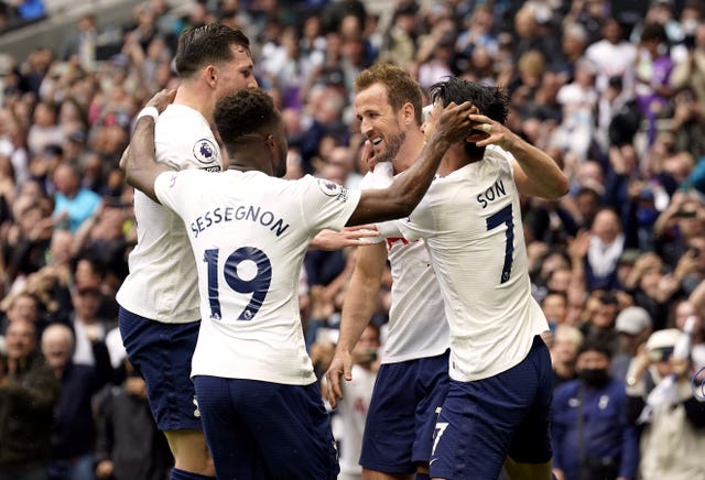 Tottenham piled the pressure on Arsenal