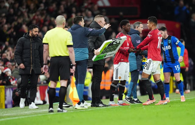 Kobbie Mainoo is subbed on for Casemiro