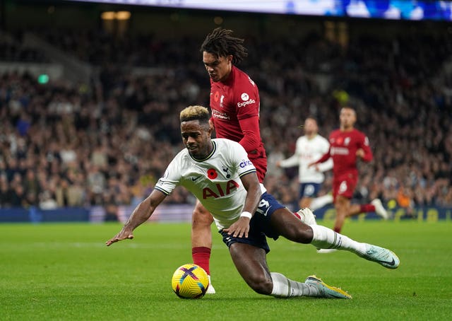 Liverpool withstand Tottenham rally to earn