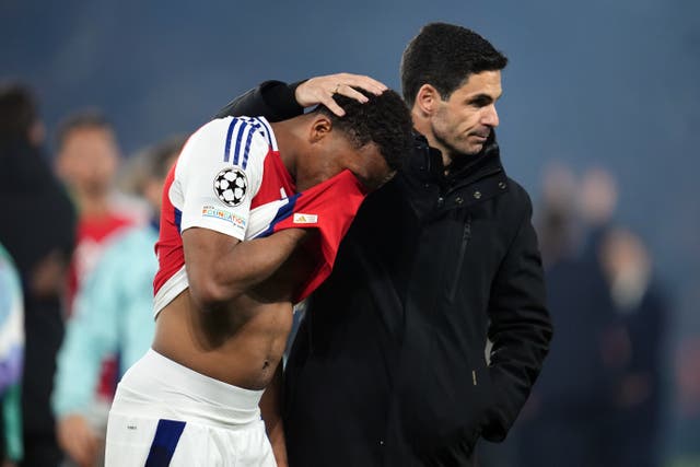 Mikel Arteta (right) consoles Jurrien Timber
