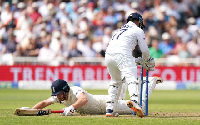 Jonny Bairstow makes his ground