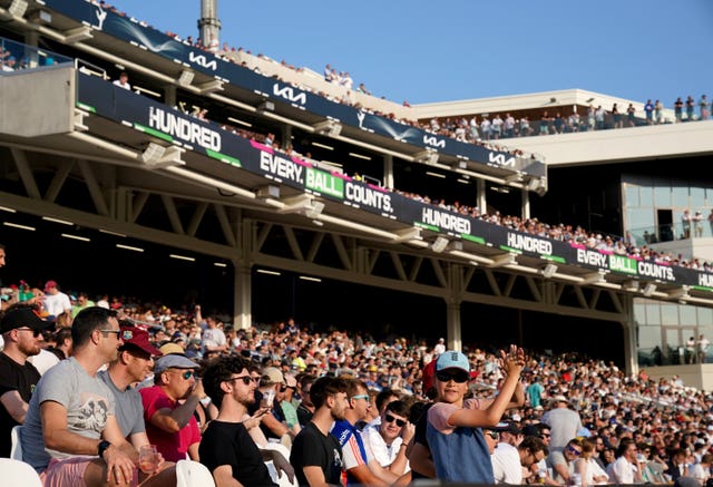 More than 18,000 fans watched the start of the mens competition