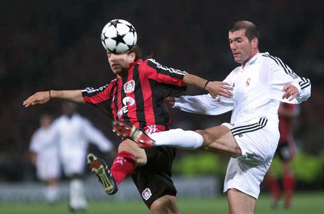 Real Madrid's Zinedine Zidane challenges Diego Placente of Leverkusen