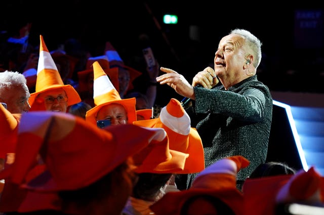 Jim Kerr of Simple Minds on stage