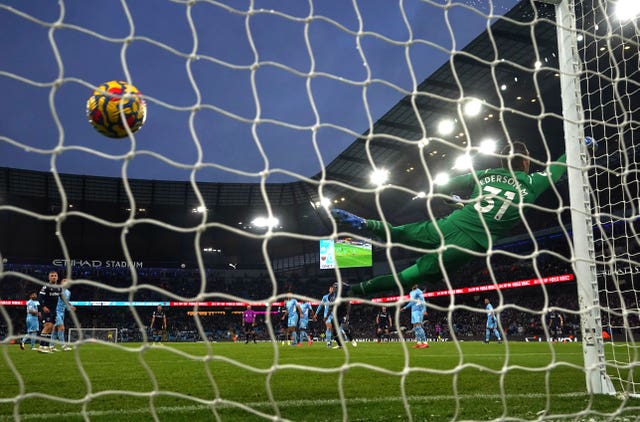 Manuel Lanzini scores a consolation for the visitors