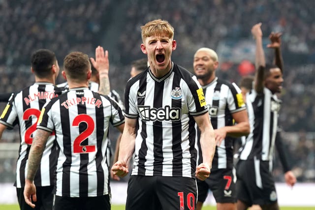 Newcastle''s Anthony Gordon (centre) celebrates