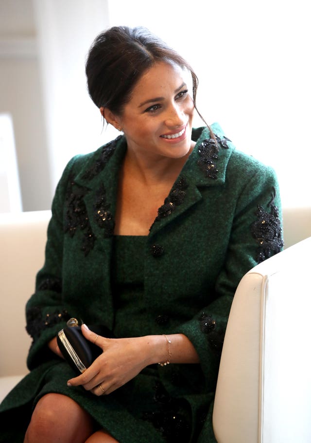 Meghan without her engagement ring