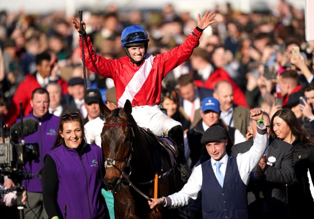 Rachael Blackmore returns victorious aboard A Plus Tard