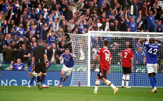 Jamie Vardy celebrates his goal