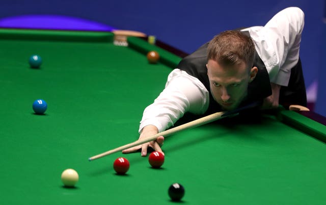 Judd Trump reeled off six frames in a row to secure victory