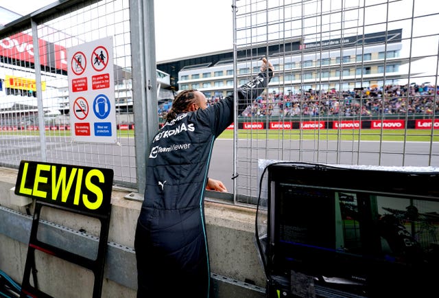 Hamilton waves to the crowd - 1420,000 fans are expected on Sunday
