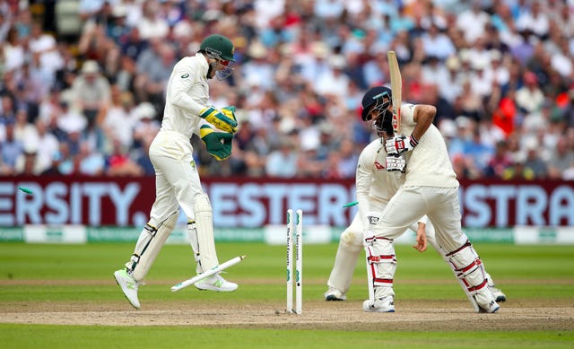 Moeen Ali shoulders arms and loses his off stump to Lyon