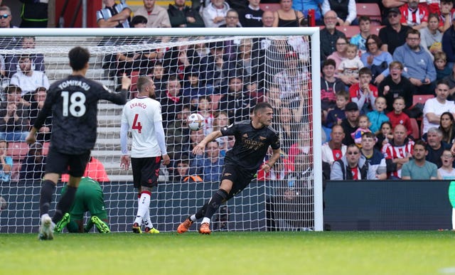Granit Xhaka scores