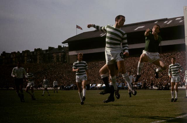 John Clark, number six, and goalkeeper Ronnie Simpson defend a corner