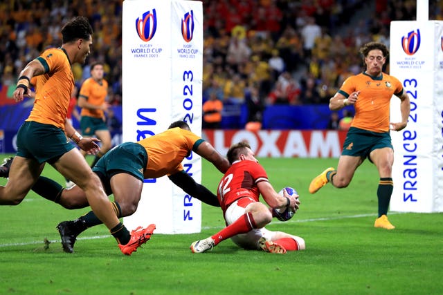 Nick Tompkins scores a try as Wales romp to victory