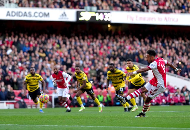 Pierre-Emerick Aubameyang sees his penalty saved