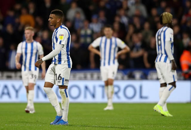 Huddersfield sack Siewert after home loss to Fulham