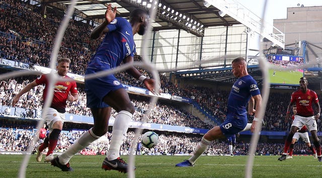 Ross Barkley scores a dramatic late equaliser for Chelsea against Manchester United