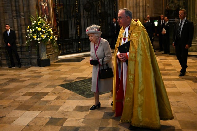 Queen attends service at Westminster Abbey