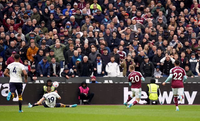 Jarrod Bowen, second right, scores West Ham's winner