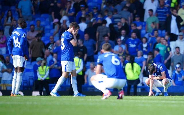 Bournemouth produce stunning late turnaround as Everton collapse at home