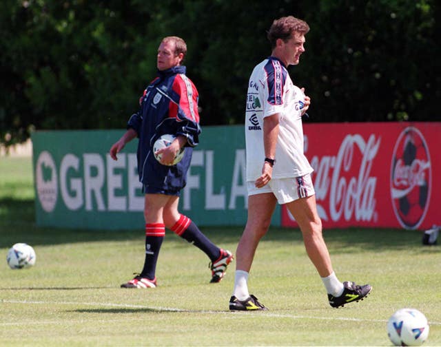 Former England manager Glenn Hoddle (right) and Paul Gascoigne (left) at training. (PA)