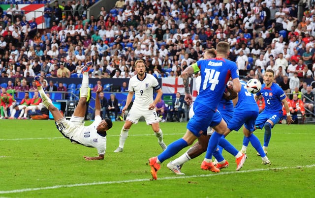 Jude Bellingham scores a bicycle kick