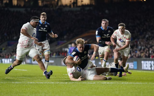 Duhan van der Merwe scores Scotland's fourth try