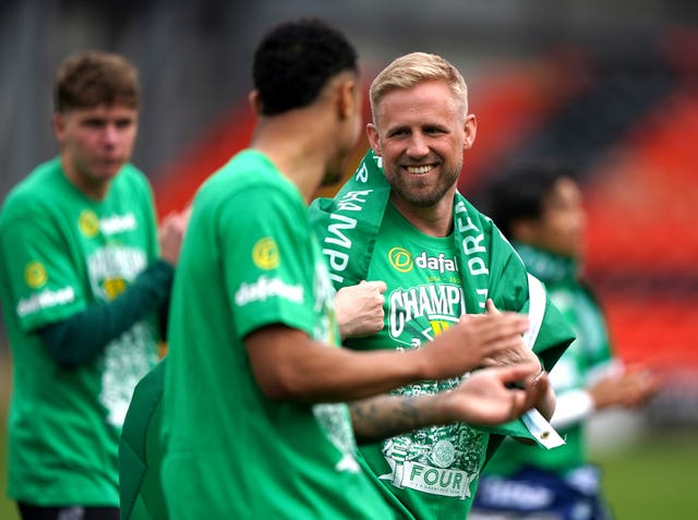 Kasper Schmeichel (right)