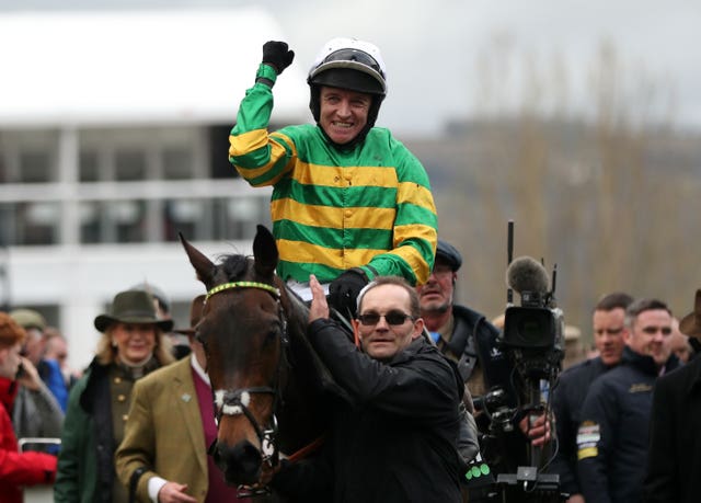 Barry Geraghty returns victorious aboard Epatante