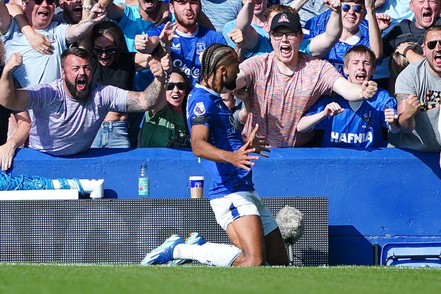 Bournemouth produce stunning late turnaround as Everton collapse at home