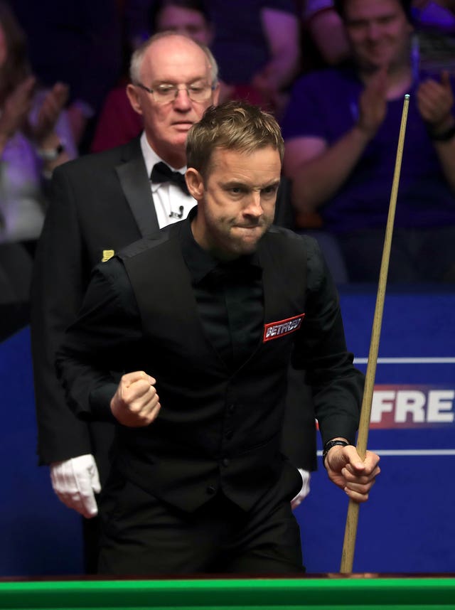 Ali Carter is through to the quarter-finals