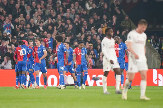 Crystal Palace beat United 4-0 but could have scored more