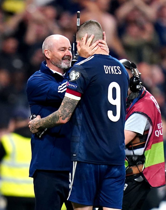 Scotland manager Steve Clarke (left) speaks to Lyndon Dykes
