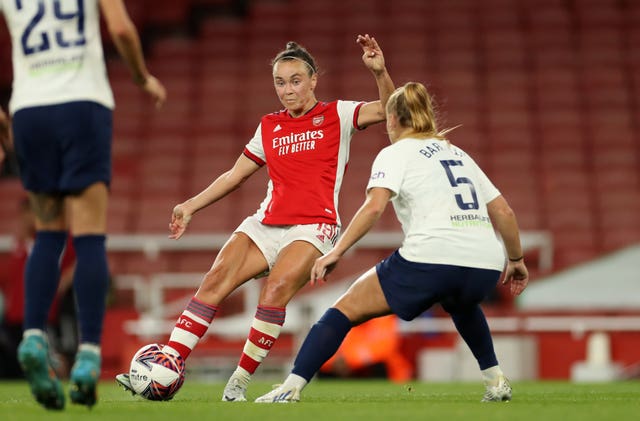 Arsenal take WSL title race to final day with victory over Tottenham
