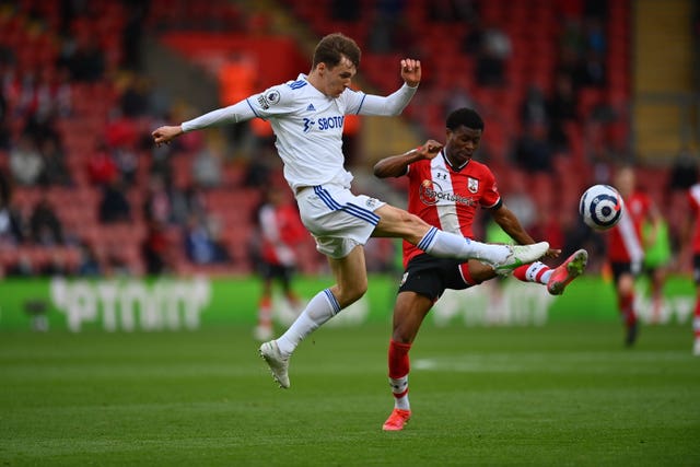 Leeds and Spain defender Diego Llorente tests positive for coronavirus PLZ Soccer Leeds and Spain defender Diego Llorente tests positive for coronavirus PLZ Soccer