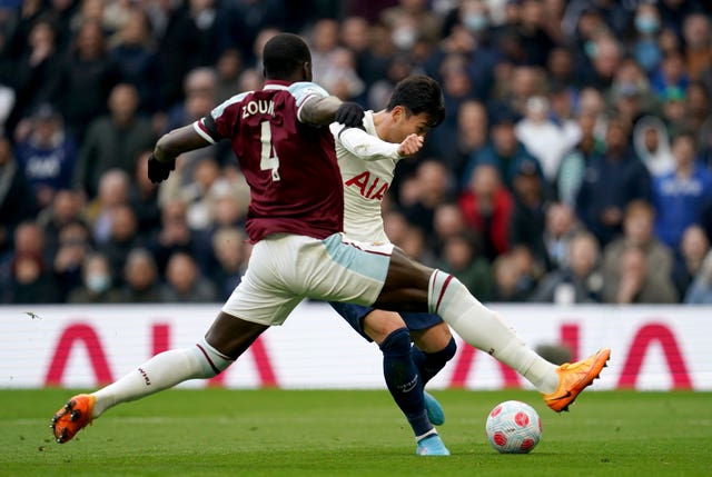 Son Heung-min bags a brace as Tottenham close in on top four with West Ham win