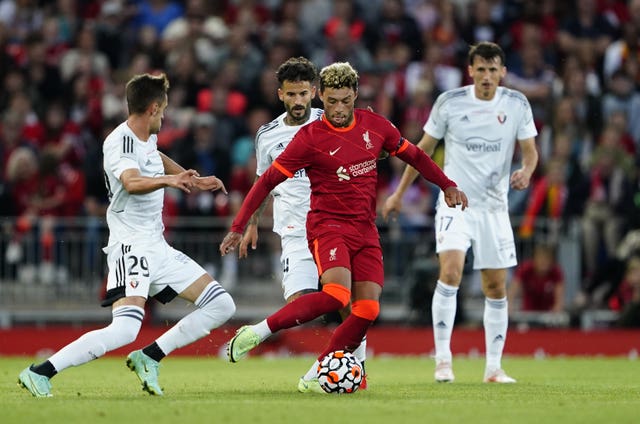 Liverpool midfielder Alex Oxlade-Chamberlain runs with the ball against Osasuna