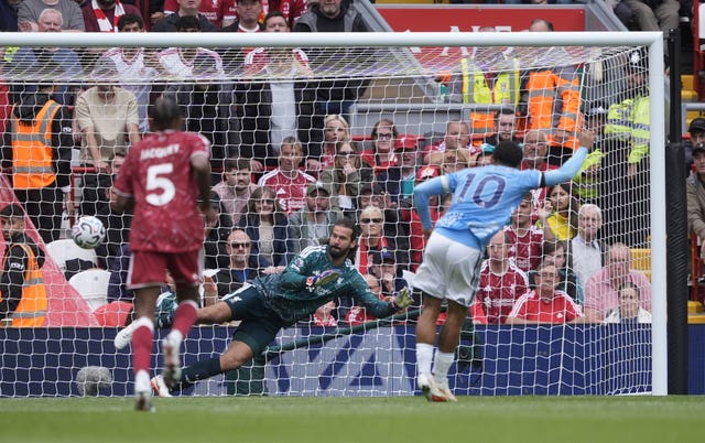 Morgan Gibbs-White puts Forest back in front from the spot
