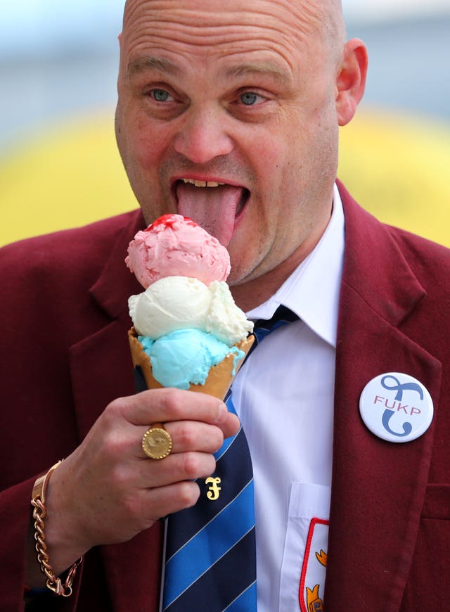 Comedian Al Murray eating a red, white and blue ice cream on the campaign trail 
