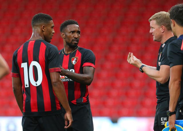 Bournemouth boss Eddie Howe (right) talks to Defoe. (PA)