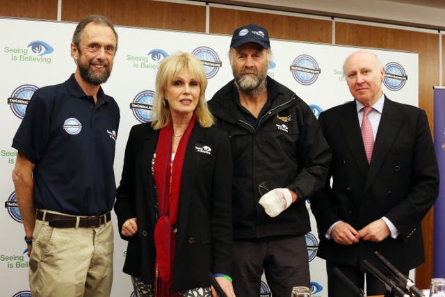 Anton Bowring (left), actress Joanna Lumley, and Sir Ranulph standing together in 2013