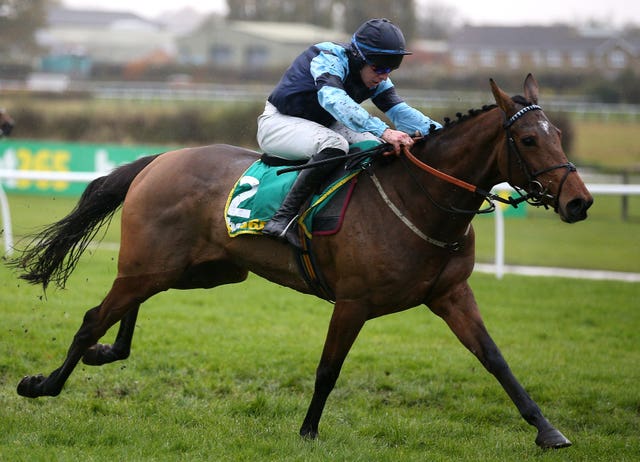 Indefatigable returns to the jumping game at Kempton