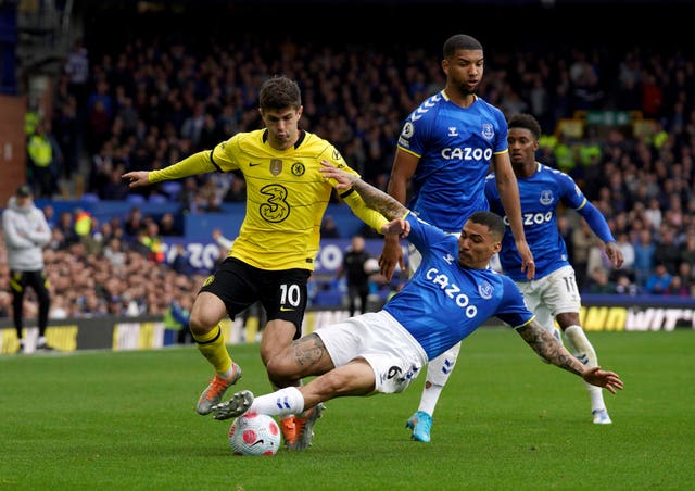 Everton battled to victory against Chelsea