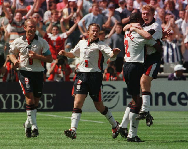 Eng_Scholes_Celeb.jpg