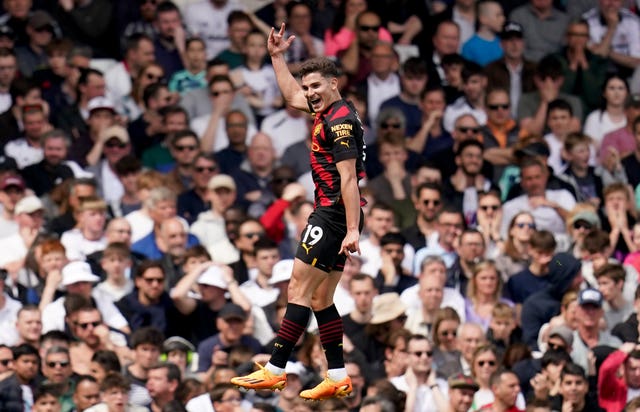 Julian Alvarez celebrates his goal