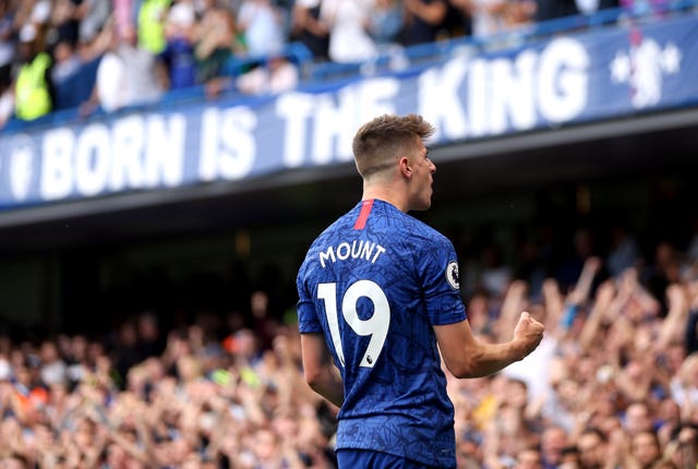 Mason Mount celebrates his goal against Leicester